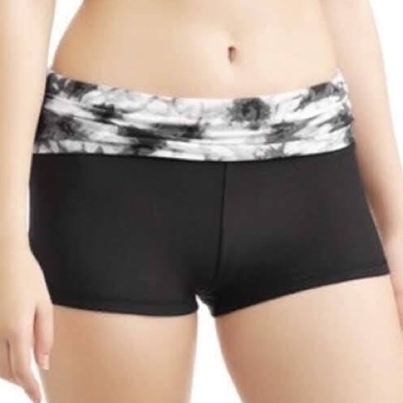 3/$20 Yoga Short, Tie Dye - Picture 1 of 6